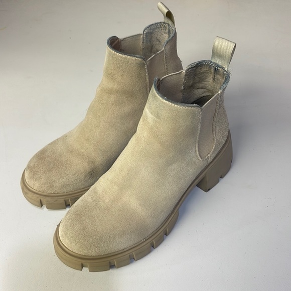 Steve Madden Shoes - Steve Madden size 5.5 suede cream boots